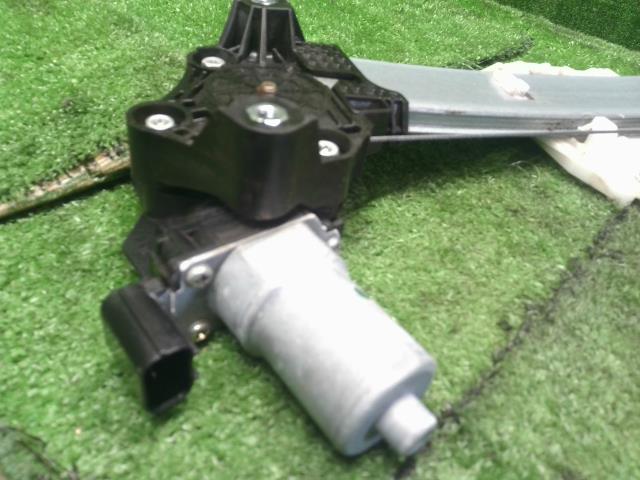 【中古】ヴェゼル DAA-RU3 左リアドアレギュレーターモーター 72750-T7A-003 自社品番250354 G539P