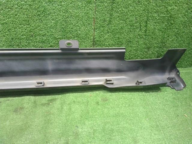 【中古】ヴェゼル DAA-RU3 右サイドステップ スポイラー 71800-T7B-003 自社品番250354 G539P
