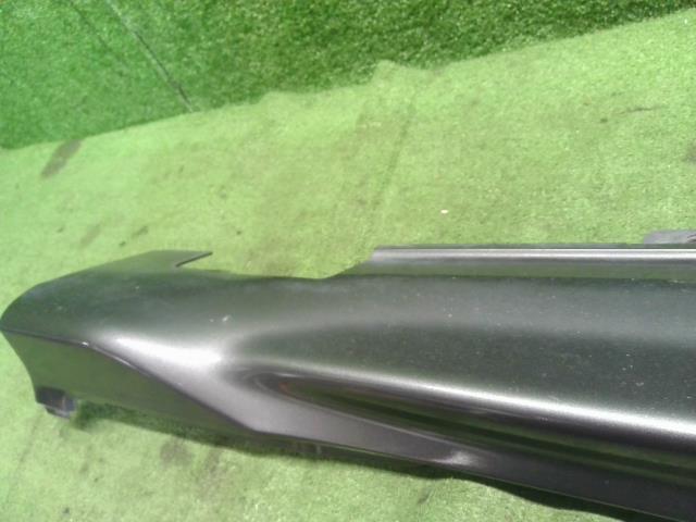 【中古】ヴェゼル DAA-RU3 右サイドステップ スポイラー 71800-T7B-003 自社品番250354 G539P
