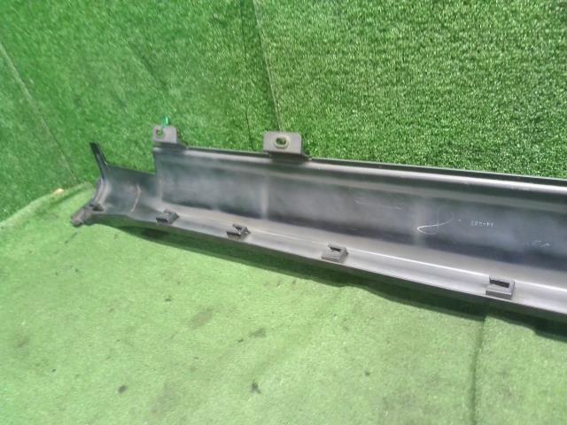 【中古】ヴェゼル DAA-RU3 右サイドステップ スポイラー 71800-T7B-003 自社品番250354 G539P