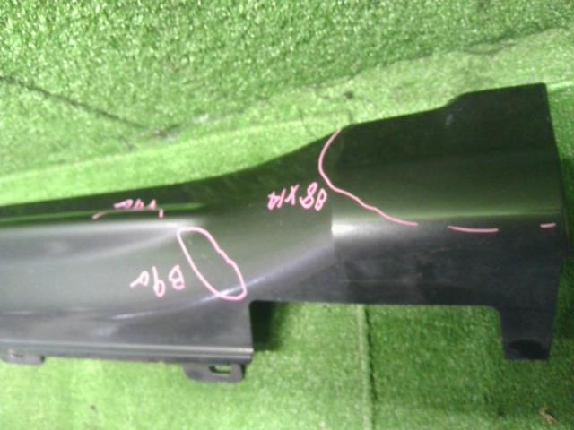 【中古】ヴェゼル DAA-RU3 左サイドステップ スポイラー 71850-T7B-003 自社品番250354 G539P