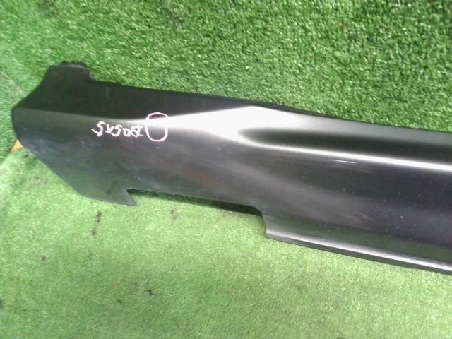【中古】ヴェゼル DAA-RU3 左サイドステップ スポイラー 71850-T7B-003 自社品番250354 G539P