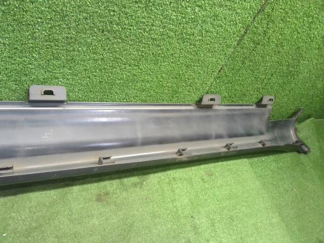 【中古】ヴェゼル DAA-RU3 左サイドステップ スポイラー 71850-T7B-003 自社品番250354 G539P