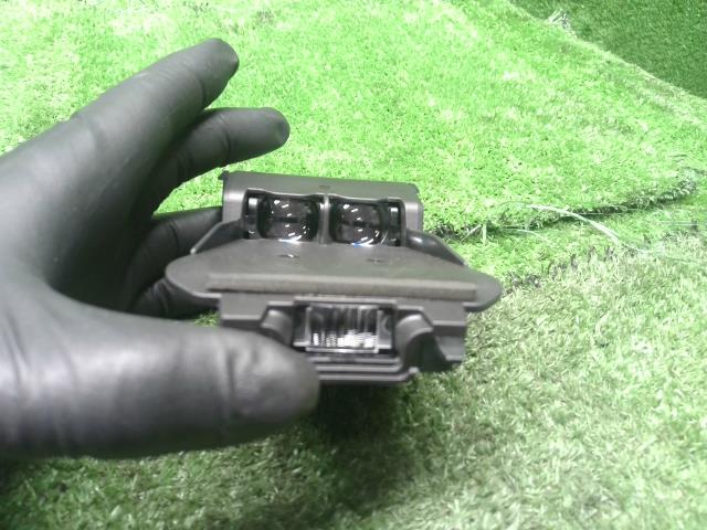 【中古】ヴェゼル DAA-RU3 フロントガラス用 カメラ 36130-T7B-J03 自社品番250354 G539P