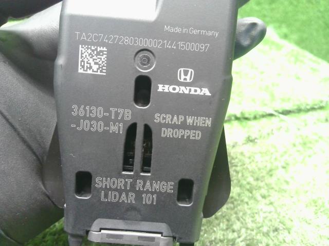 【中古】ヴェゼル DAA-RU3 フロントガラス用 カメラ 36130-T7B-J03 自社品番250354 G539P