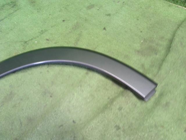 【中古】ヴェゼル DAA-RU3 右リアフェンダー アーチモール 74410-T7B-003 自社品番250354 G539P