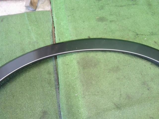 【中古】ヴェゼル DAA-RU3 右リアフェンダー アーチモール 74410-T7B-003 自社品番250354 G539P