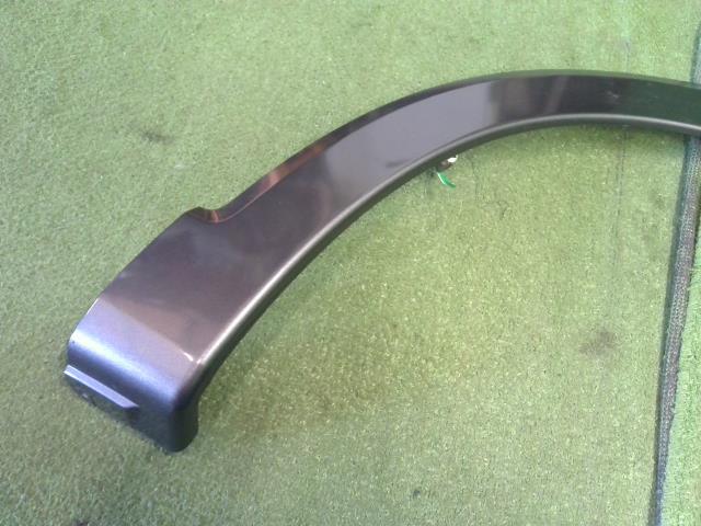 【中古】ヴェゼル DAA-RU3 右リアフェンダー アーチモール 74410-T7B-003 自社品番250354 G539P