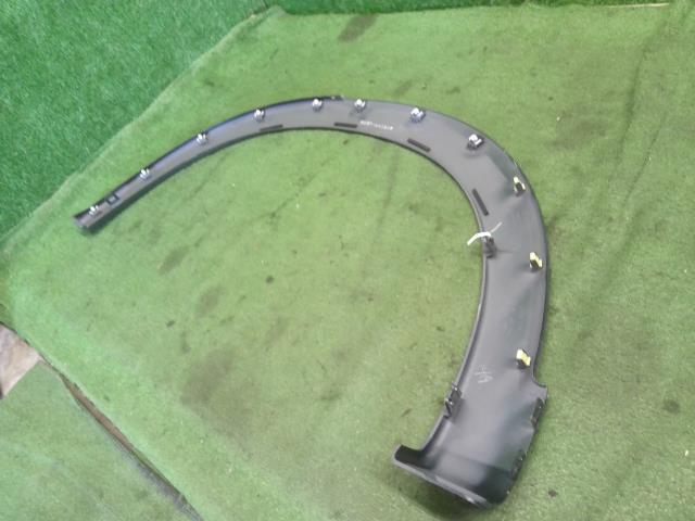 【中古】ヴェゼル DAA-RU3 右リアフェンダー アーチモール 74410-T7B-003 自社品番250354 G539P