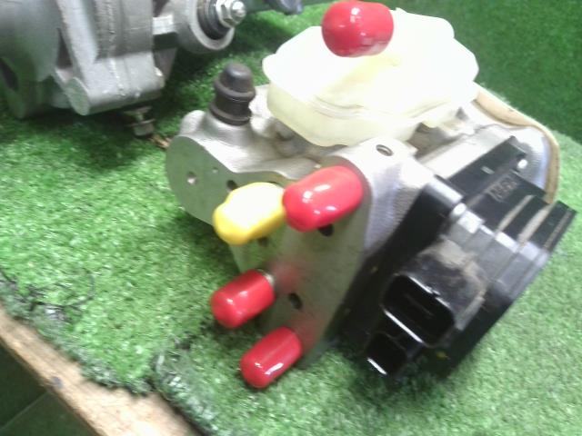 【中古】ヴェゼル DAA-RU3 ブレーキマスター 57032-TX9-305 自社品番250354 G539P