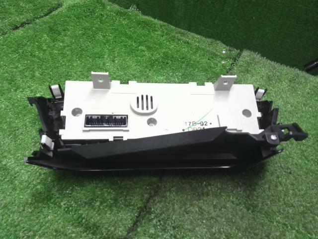 【中古】ヴェゼル DAA-RU3 エアコン AC スイッチパネル 79601-T7A-921ZA 自社品番250354 G539P