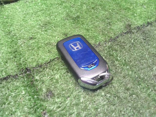 【中古】ヴェゼル DAA-RU3 キーレスリモコン スマートキー 72147-T5C-J01 自社品番250354 G539P