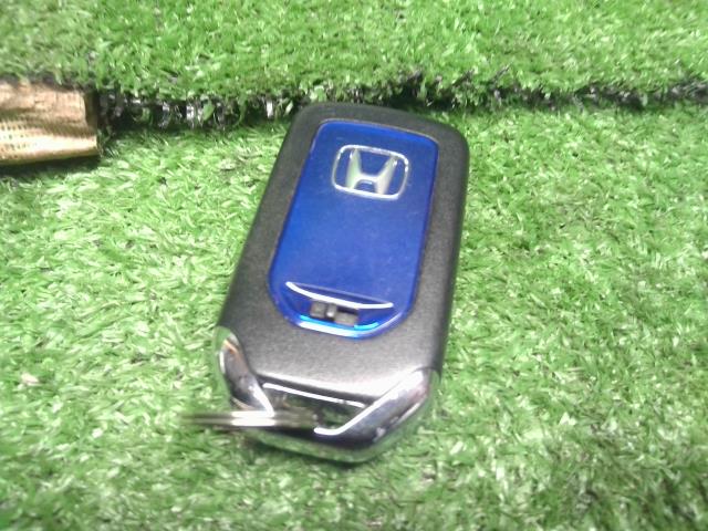 【中古】ヴェゼル DAA-RU3 キーレスリモコン スマートキー 72147-T5C-J01 自社品番250354 G539P