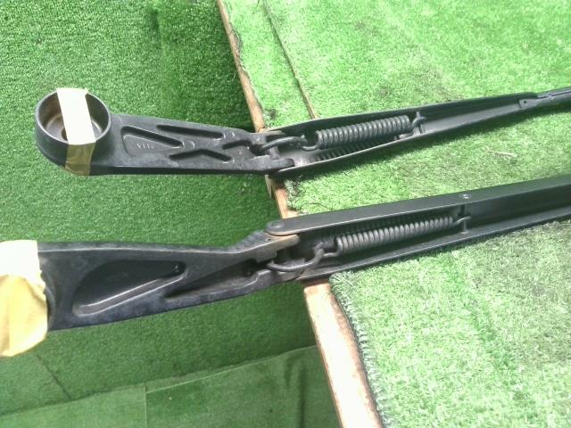 【中古】ＳＸ４ DBA-YB22S フロントワイパーアーム 38310-61M10 自社品番250356 ZUM