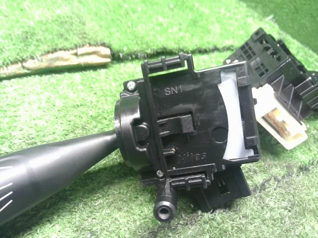 【中古】ＳＸ４ DBA-YB22S ディマー コンビネーションスイッチ 37210-61M10 自社品番250356 ZUM