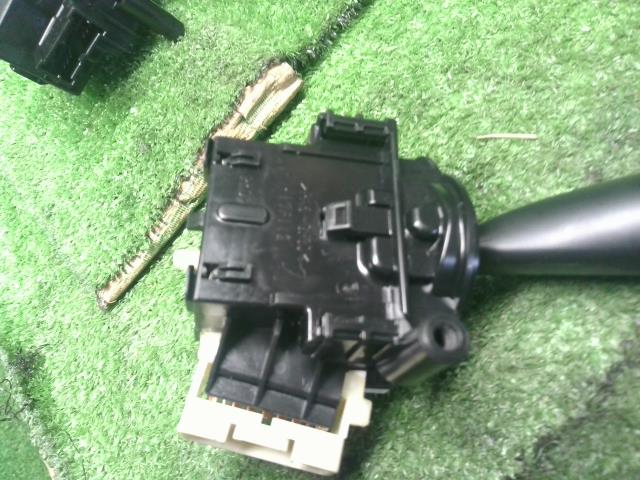 【中古】ＳＸ４ DBA-YB22S ディマー コンビネーションスイッチ 37210-61M10 自社品番250356 ZUM