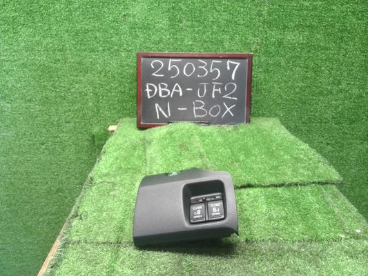 【中古】Ｎ－ＢＯＸ DBA-JF2 左右 パワースライドドア スイッチ 35385-TK8-A01 自社品番250357 NH624P