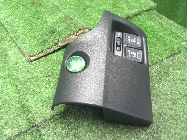 【中古】Ｎ－ＢＯＸ DBA-JF2 左右 パワースライドドア スイッチ 35385-TK8-A01 自社品番250357 NH624P