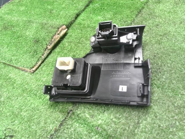 【中古】Ｎ－ＢＯＸ DBA-JF2 左右 パワースライドドア スイッチ 35385-TK8-A01 自社品番250357 NH624P