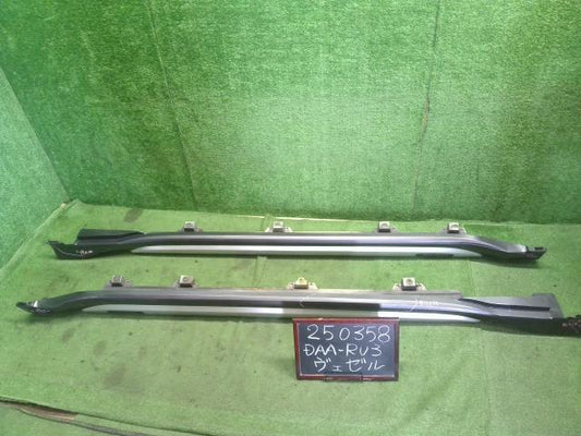 【中古】ヴェゼル DAA-RU3 左右 サイドステップ スポイラー 71850-T7B-003 自社品番250358 NH788P
