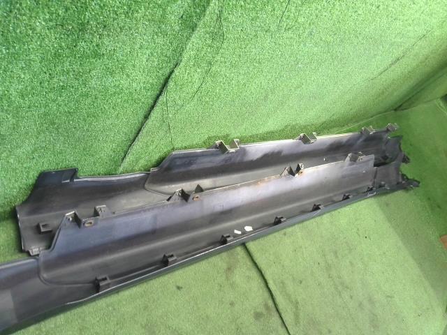 【中古】ヴェゼル DAA-RU3 左右 サイドステップ スポイラー 71850-T7B-003 自社品番250358 NH788P