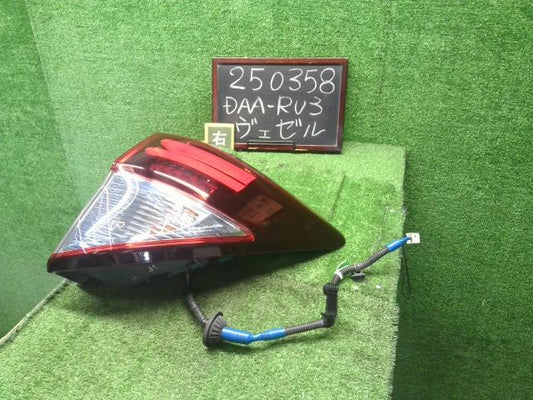 【中古】ヴェゼル DAA-RU3 右テールランプ 33502-T7B-J11 自社品番250358 NH788P