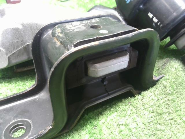 【中古】ヴェゼル DAA-RU3 エンジンマウント 50850-T7B-003,50822-T7A-003 自社品番250358 NH788P