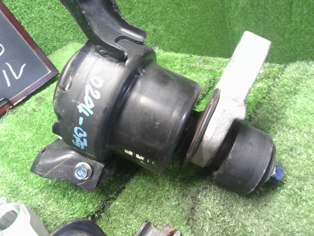 【中古】ヴェゼル DAA-RU3 エンジンマウント 50850-T7B-003,50822-T7A-003 自社品番250358 NH788P