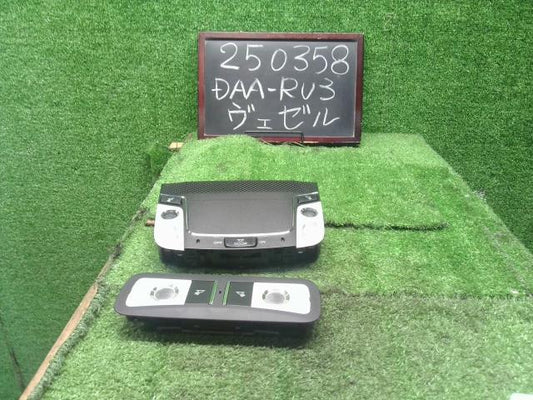 【中古】ヴェゼル DAA-RU3 ルームランプ 36620-T7A-J01,34403-T2A-H01ZD 自社品番250358 NH788P