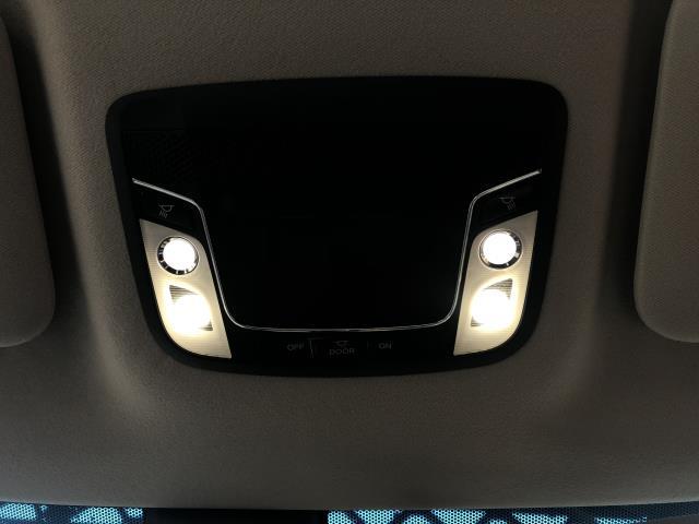 【中古】ヴェゼル DAA-RU3 ルームランプ 36620-T7A-J01,34403-T2A-H01ZD 自社品番250358 NH788P