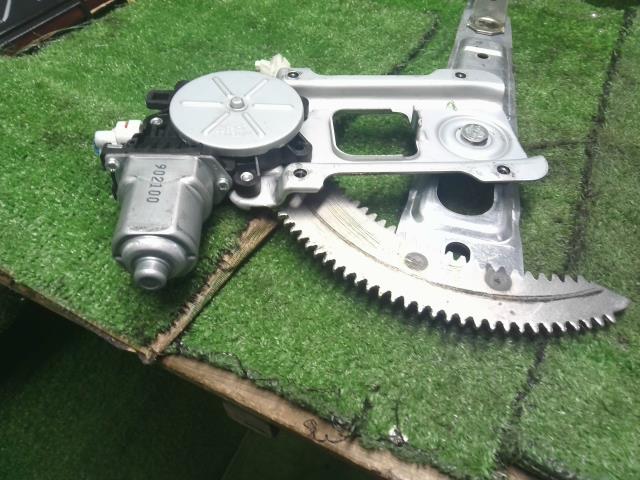 【中古】サンバー EBD-TT2 左フロントドアレギュレーターモーター 61222TC011 自社品番250364 59M