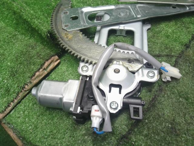 【中古】サンバー EBD-TT2 左フロントドアレギュレーターモーター 61222TC011 自社品番250364 59M