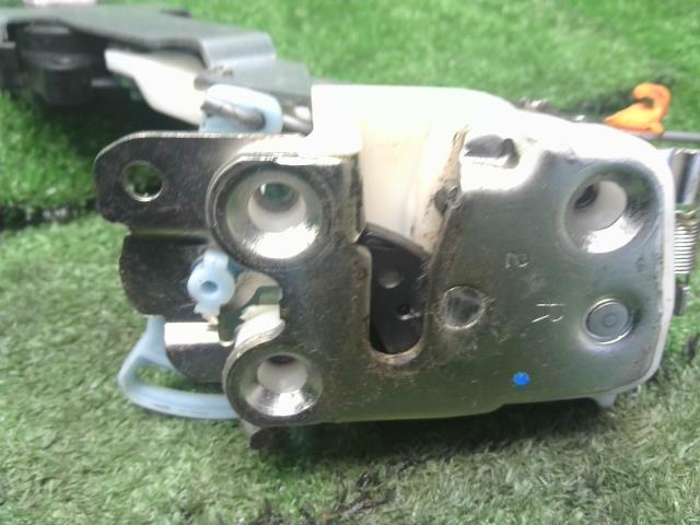 【中古】サンバー EBD-TT2 右ドアロック 61032TC011 自社品番250364 59M