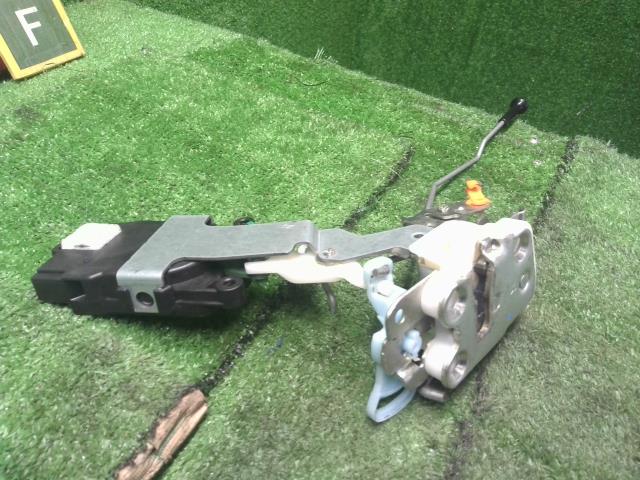 【中古】サンバー EBD-TT2 右ドアロック 61032TC011 自社品番250364 59M