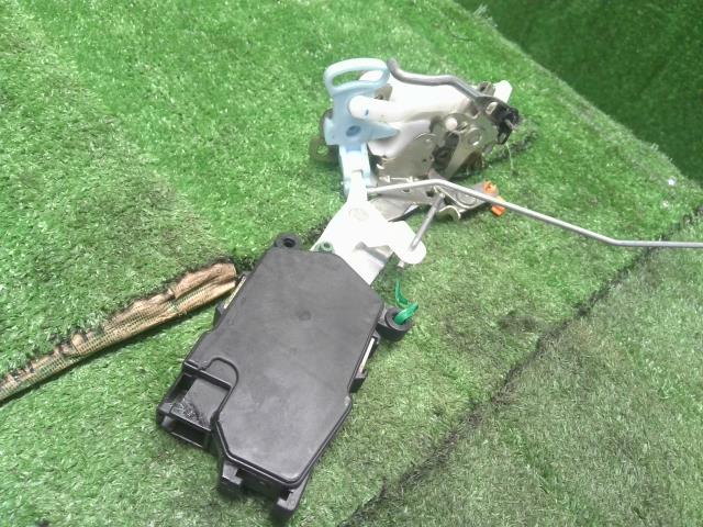 【中古】サンバー EBD-TT2 右ドアロック 61032TC011 自社品番250364 59M