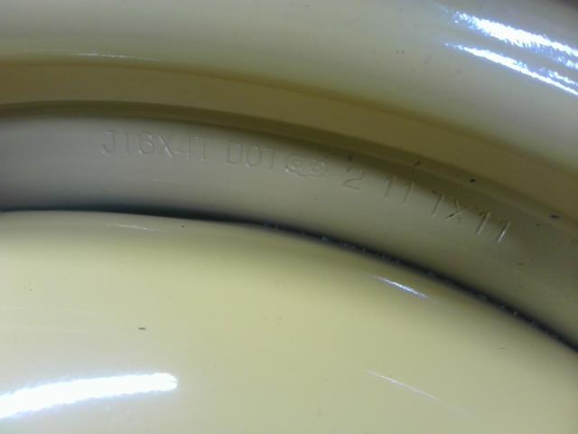 【中古】ヴィッツ DBA-NSP135 スペアタイヤ 16インチ  自社品番250368 1F7