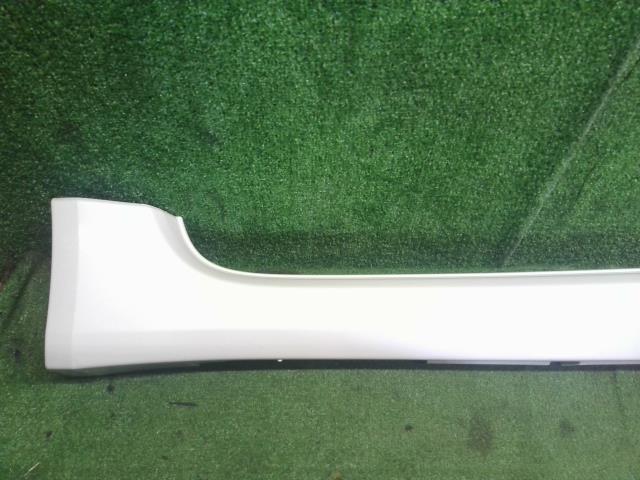 【中古】アイミーブ ZAA-HA3W 左サイドステップ スポイラー 6512A011WB 自社品番250369 W13