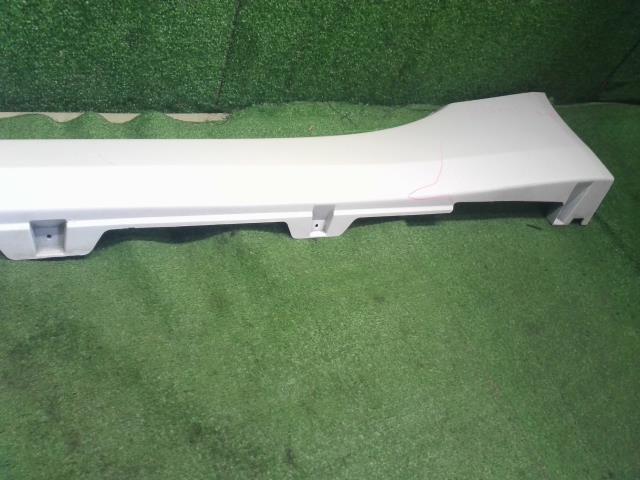 【中古】アイミーブ ZAA-HA3W 左サイドステップ スポイラー 6512A011WB 自社品番250369 W13