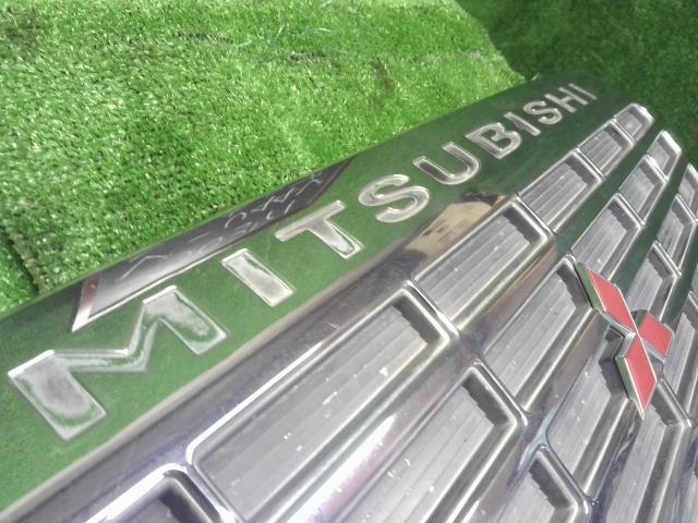 【中古】ミニキャブ V-U44V ラジエーターフロントグリル MR361559 自社品番250371 X08A26