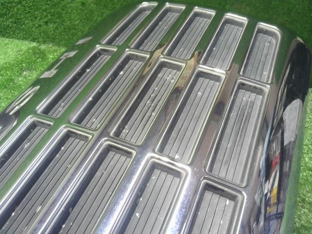 【中古】ミニキャブ V-U44V ラジエーターフロントグリル MR361559 自社品番250371 X08A26