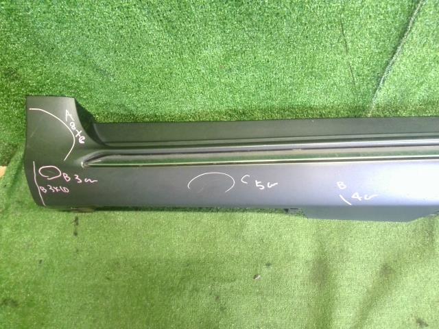 【中古】カムリ DAA-AVV50 左サイドステップ スポイラー 75860-33900-B1 自社品番250372 1G3