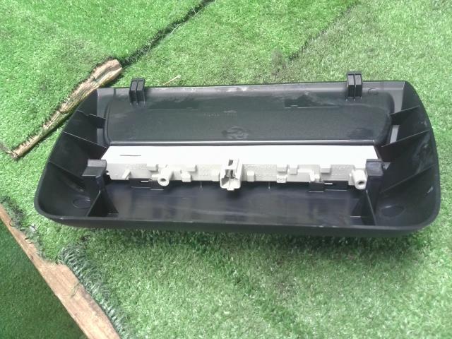 【中古】カムリ DAA-AVV50 ハイマウントストップランプ 81006-33030-C0 自社品番250372 1G3