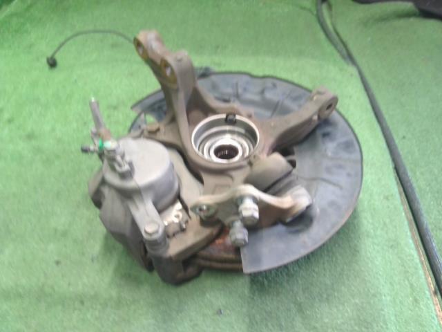 【中古】カムリ DAA-AVV50 右フロントナックルハブ 43211-58010 自社品番250372 1G3