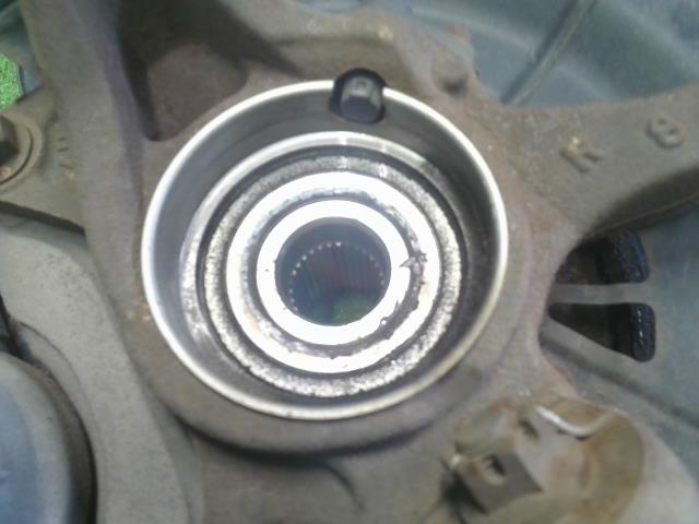 【中古】カムリ DAA-AVV50 右フロントナックルハブ 43211-58010 自社品番250372 1G3