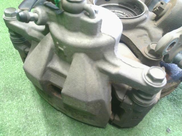 【中古】カムリ DAA-AVV50 右フロントナックルハブ 43211-58010 自社品番250372 1G3