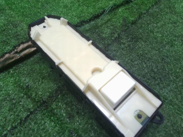 【中古】カムリ DAA-AVV50 パワーウインドウ PWスイッチ 84040-33080 自社品番250372 1G3