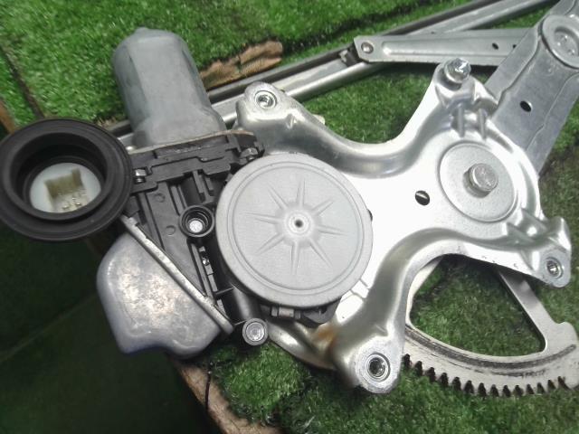 【中古】レクサス IS DAA-AVE30 右フロントドアレギュレーターモーター 85710-53090 自社品番250373 1J7