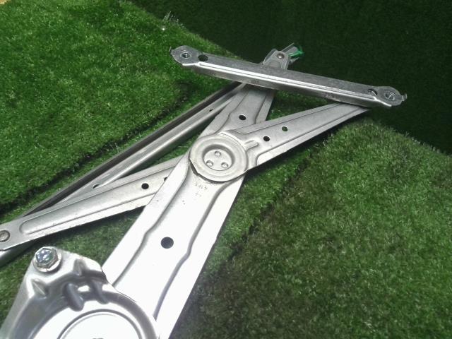 【中古】レクサス IS DAA-AVE30 右フロントドアレギュレーターモーター 85710-53090 自社品番250373 1J7