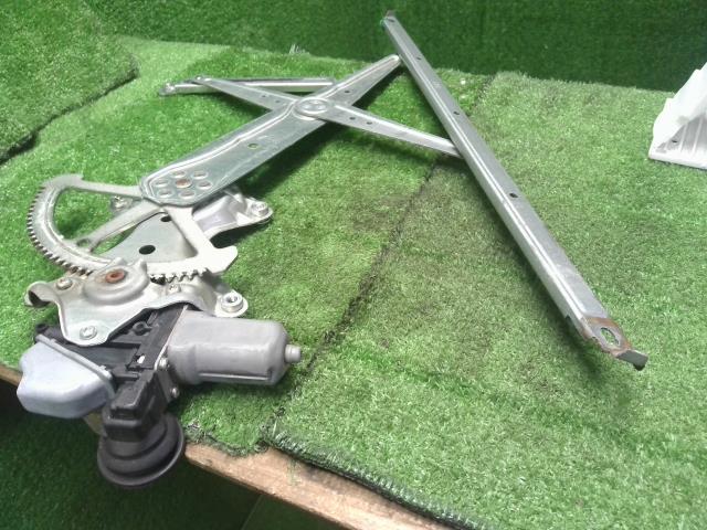 【中古】レクサス IS DAA-AVE30 右フロントドアレギュレーターモーター 85710-53090 自社品番250373 1J7