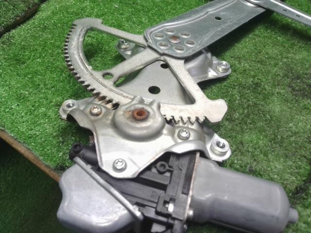 【中古】レクサス IS DAA-AVE30 右フロントドアレギュレーターモーター 85710-53090 自社品番250373 1J7